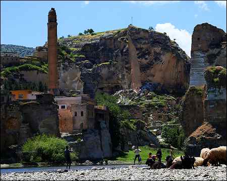 Turkeys-Kurdish-antique-town-Hasankeyf-to-be-destroyed-with-Ilisu-Dam-May-2016-photo-anf